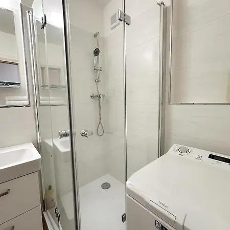 Simcity I Free Parking,24 7 Self Check-in, Balcony, Quiet Location With Easy Transportation To Square *