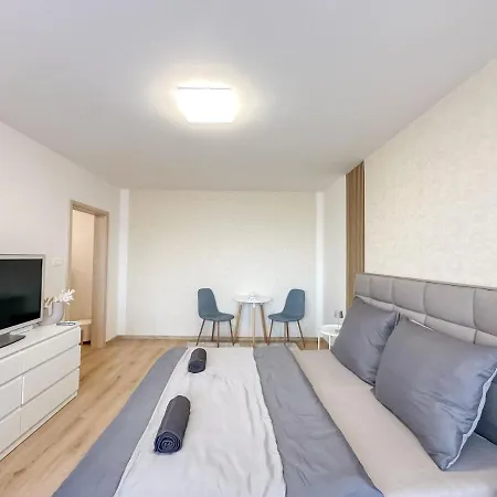 Simcity I Free Parking,24 7 Self Check-in, Balcony, Quiet Location With Easy Transportation To Square Bratislava