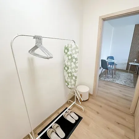 Apartment Simcity I Free Parking,24 7 Self Check-in, Balcony, Quiet Location With Easy Transportation To Square Bratislava
