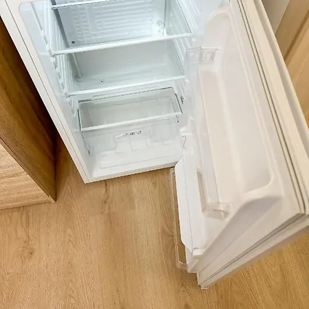 Simcity I Free Parking,24 7 Self Check-in, Balcony, Quiet Location With Easy Transportation To Square 布拉迪斯拉发