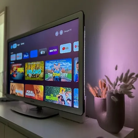 Apartment Simcity I Free Parking,24 7 Self Check-in, Balcony, Quiet Location With Easy Transportation To Square