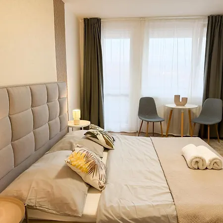 Simcity I Free Parking,24 7 Self Check-in, Balcony, Quiet Location With Easy Transportation To Square 公寓 布拉迪斯拉发