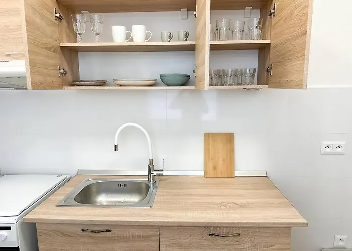 Simcity I Free Parking,24 7 Self Check-in, Balcony, Quiet Location With Easy Transportation To Square Apartment