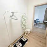 Apartmán Simcity I Free Parking,24 7 Self Check-in, Balcony, Quiet Location With Easy Transportation To Square Bratislava